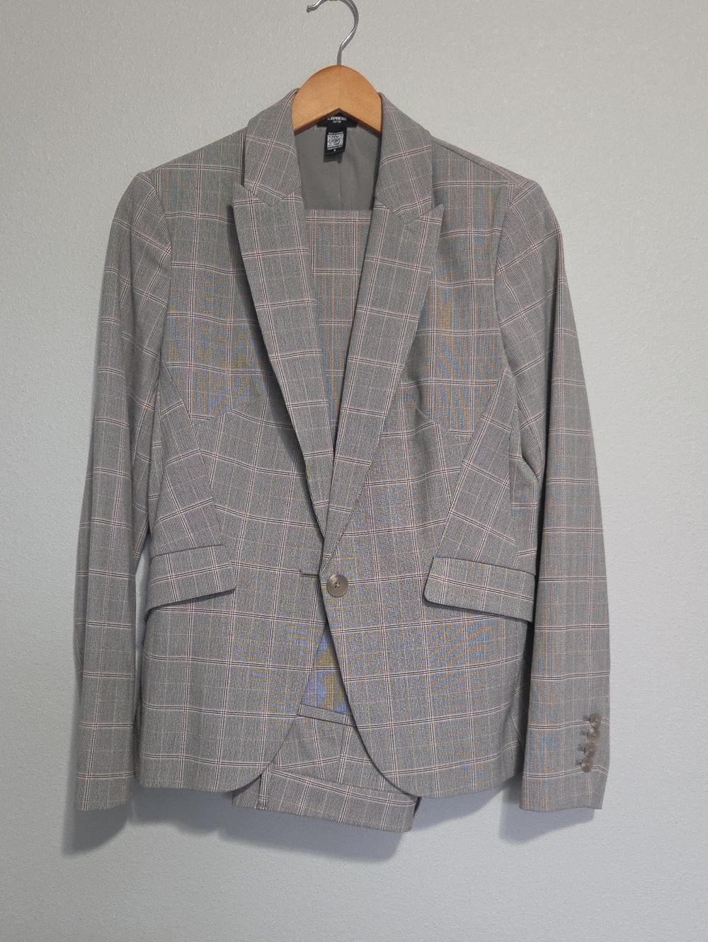 Express Women's Plaid Blazer Pantsuit in Light Gray with Subtle Pink Windowpane